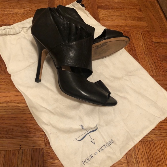 Pour La Victoire black leather heels size 7.5 - Picture 2 of 7